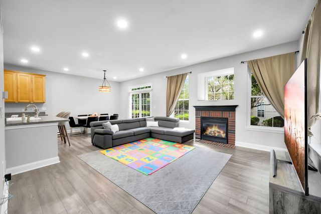 2451 Stonegate Road, Algonquin, IL 60102