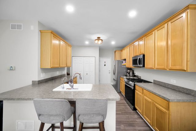 2451 Stonegate Road, Algonquin, IL 60102