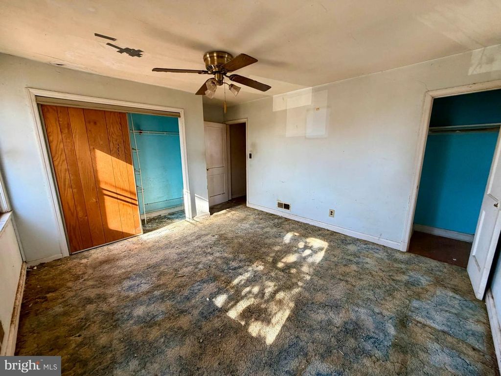 Image 12 of property listing at 7512 SCHOOL AVE, Dundalk, MD 21222