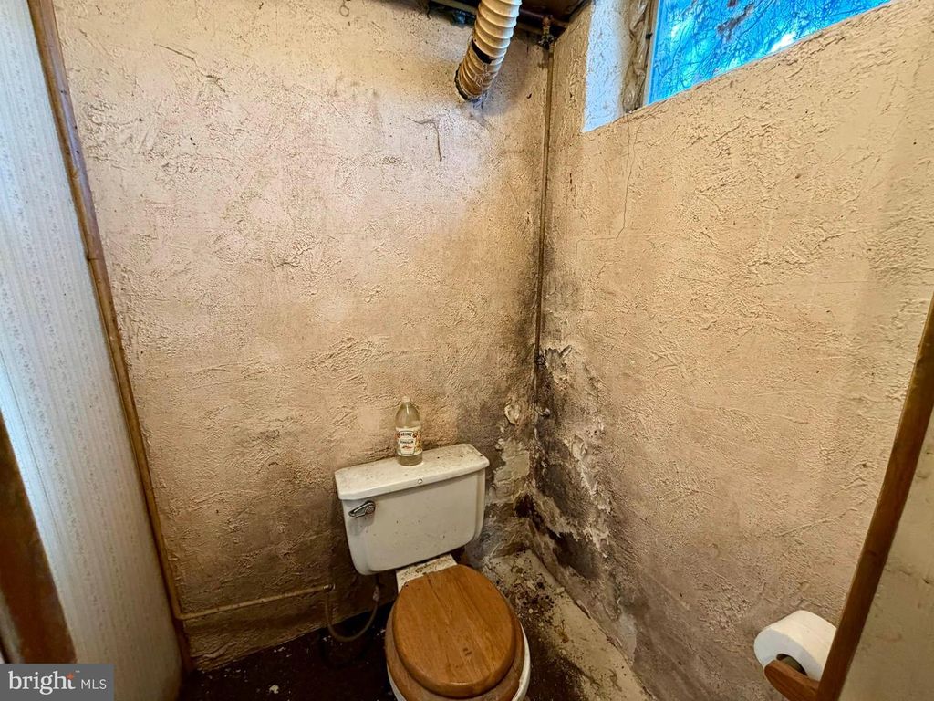 Image 16 of property listing at 7512 SCHOOL AVE, Dundalk, MD 21222