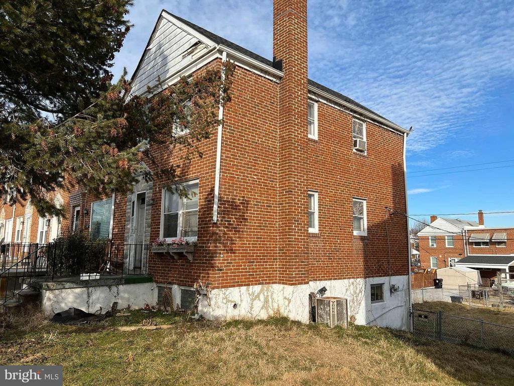 Image 2 of property listing at 7512 SCHOOL AVE, Dundalk, MD 21222