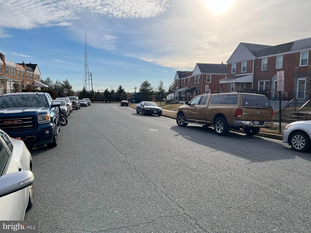 Image 7 of property listing at 7512 SCHOOL AVE, Dundalk, MD 21222