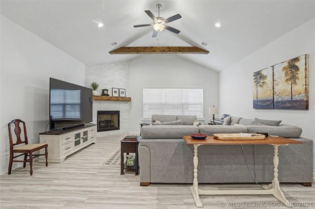 1905 W Huntsville Place, Broken Arrow, OK 74011