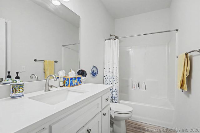 1905 W Huntsville Place, Broken Arrow, OK 74011