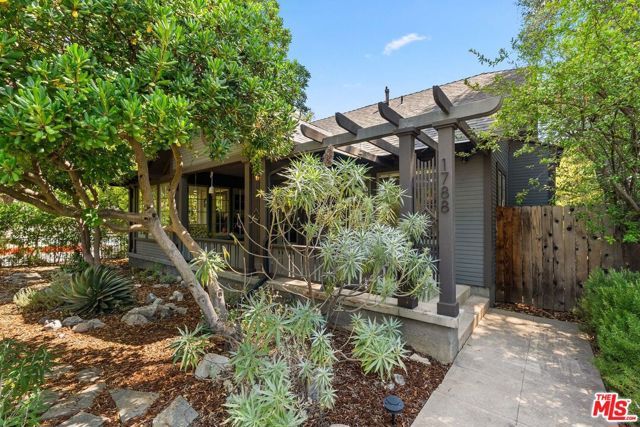 1788 N Los Robles Avenue, Pasadena, CA 91104