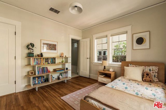1788 N Los Robles Avenue, Pasadena, CA 91104