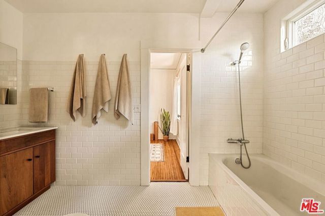 1788 N Los Robles Avenue, Pasadena, CA 91104