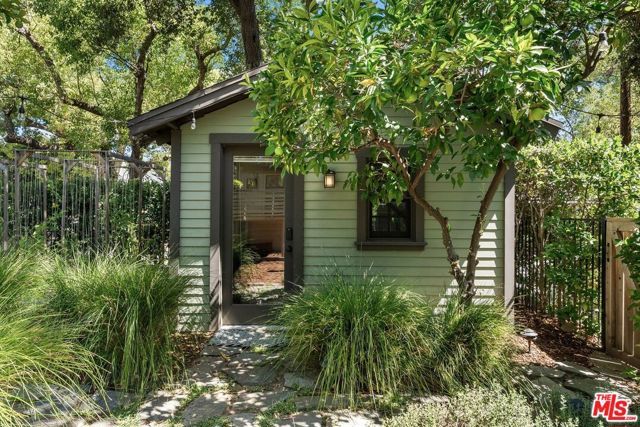 1788 N Los Robles Avenue, Pasadena, CA 91104