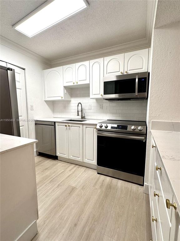 10795 SW 108th Ave 304, Miami, FL 33176