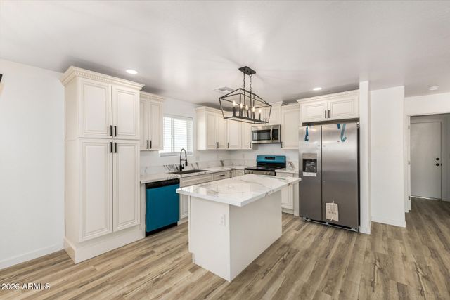 11506 W MISSOURI Avenue, Youngtown, AZ 85363