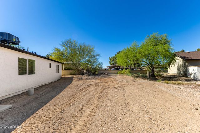 11506 W MISSOURI Avenue, Youngtown, AZ 85363