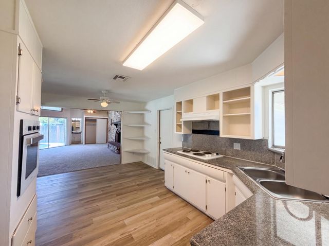 8845 Los Olivas Ct, Stockton, CA 95210