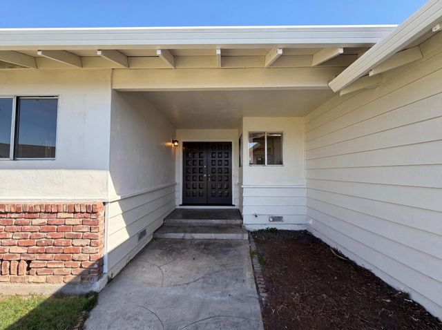 8845 Los Olivas Ct, Stockton, CA 95210