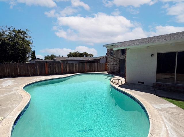 8845 Los Olivas Ct, Stockton, CA 95210