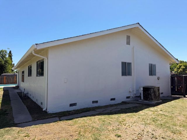 8845 Los Olivas Ct, Stockton, CA 95210