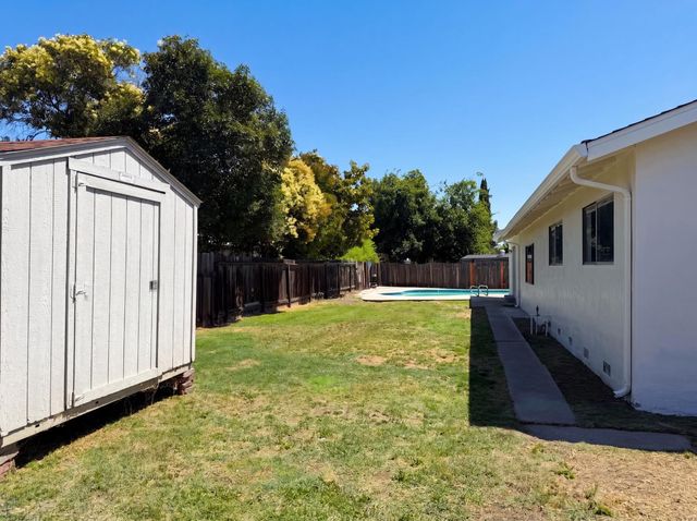 8845 Los Olivas Ct, Stockton, CA 95210