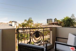 951 Granville Avenue PH2, Los Angeles, CA 90049