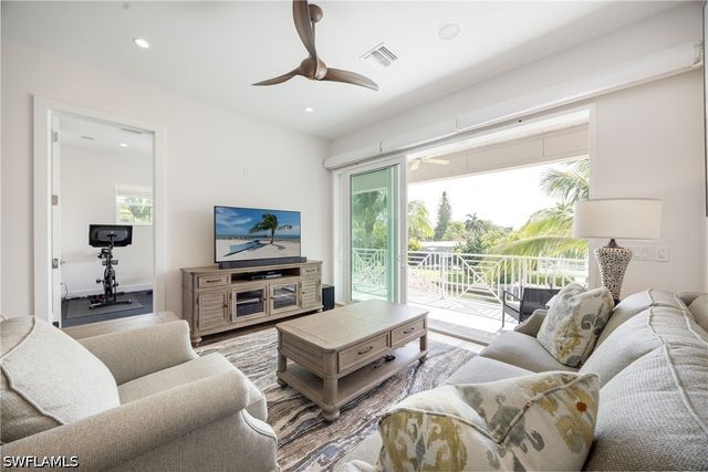 1571 Bonita LN, Naples, FL 34102