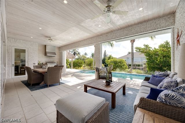 1571 Bonita LN, Naples, FL 34102