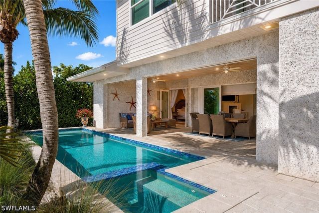 1571 Bonita LN, Naples, FL 34102