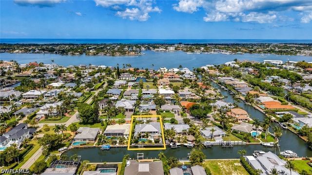 1571 Bonita LN, Naples, FL 34102