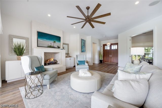 1571 Bonita LN, Naples, FL 34102