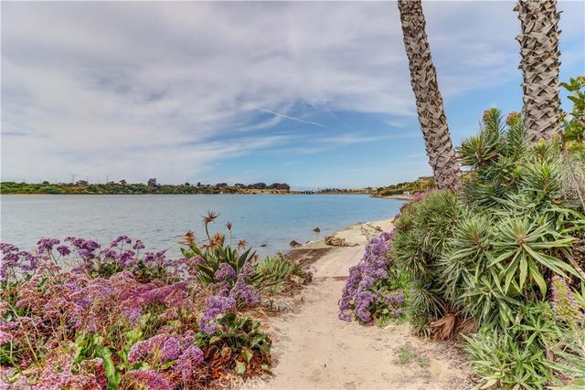 4570 Cove Dr A, Carlsbad, CA 92008
