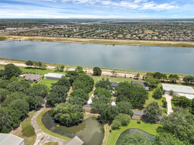 45 E Kitty Hawk Street, Richmond, TX 77406