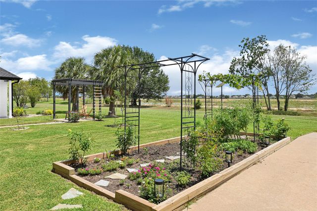 45 E Kitty Hawk Street, Richmond, TX 77406