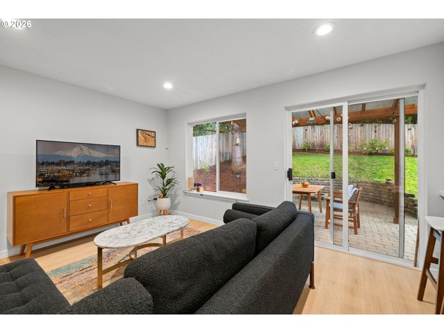 735 Sw CALDEW Dr, Portland, OR 97219