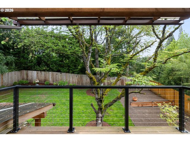 735 Sw CALDEW Dr, Portland, OR 97219