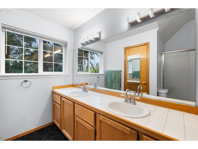 735 Sw CALDEW Dr, Portland, OR 97219