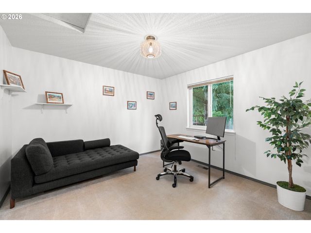 735 Sw CALDEW Dr, Portland, OR 97219