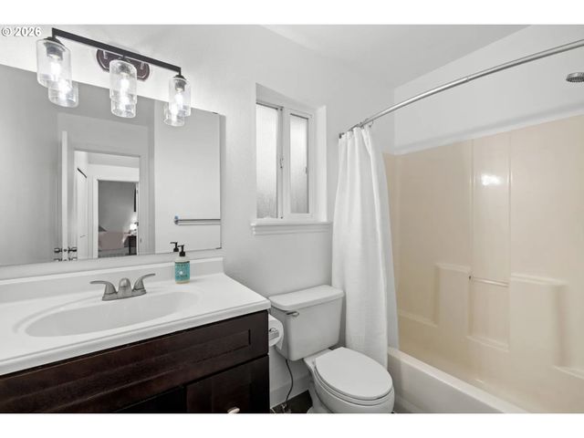 735 Sw CALDEW Dr, Portland, OR 97219