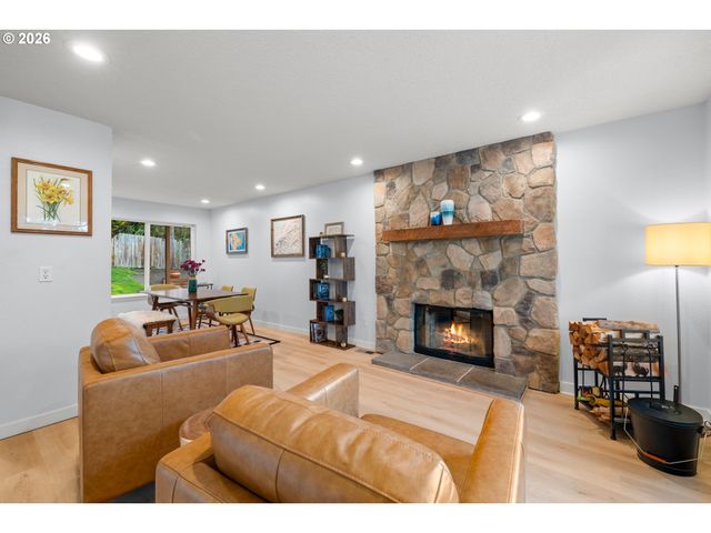 735 Sw CALDEW Dr, Portland, OR 97219