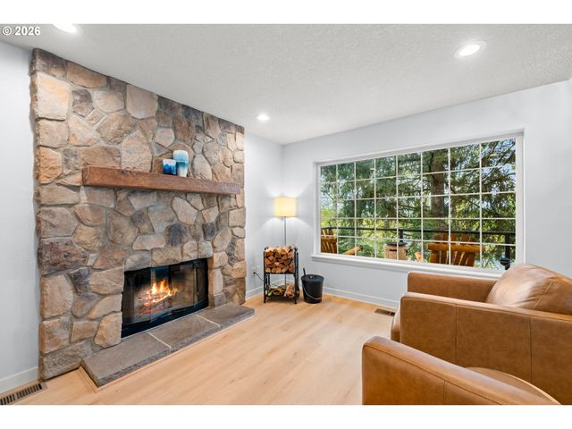 735 Sw CALDEW Dr, Portland, OR 97219