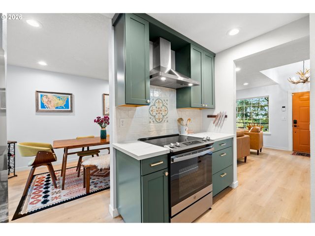 735 Sw CALDEW Dr, Portland, OR 97219