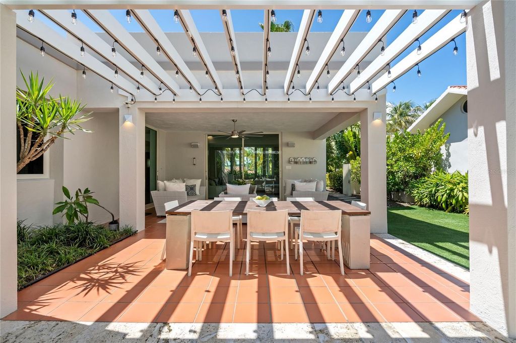 Image 3 of property listing at 388 DORADO BEACH EAST, Dorado, PR 00646