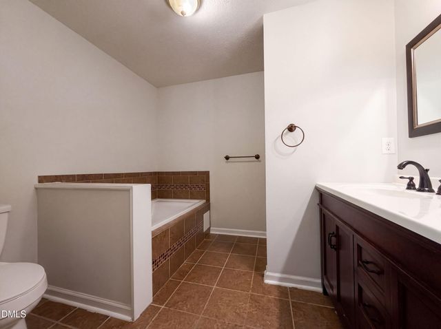4060 Rosehill Road, Fayetteville, NC 28311