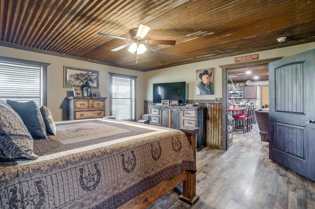 6550 Harkins Court, Tolar, TX 76476