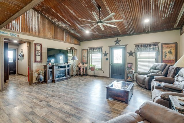 6550 Harkins Court, Tolar, TX 76476