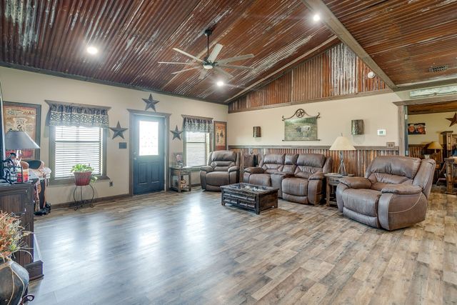 6550 Harkins Court, Tolar, TX 76476