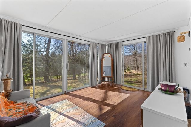 4 Crestwood Rd, Paxton, MA 01612