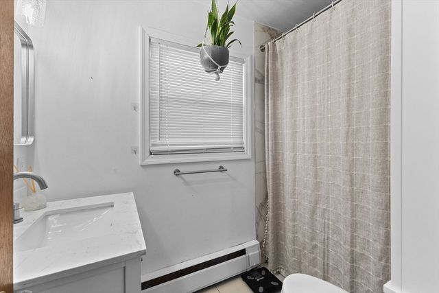 4 Crestwood Rd, Paxton, MA 01612