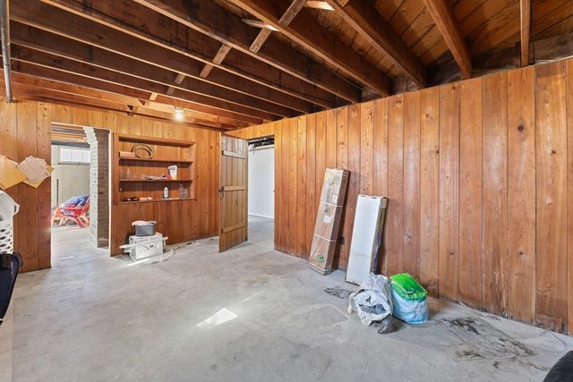 4 Crestwood Rd, Paxton, MA 01612