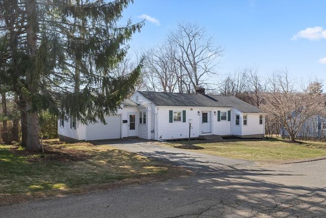 4 Crestwood Rd, Paxton, MA 01612