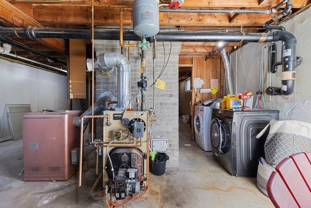 4 Crestwood Rd, Paxton, MA 01612