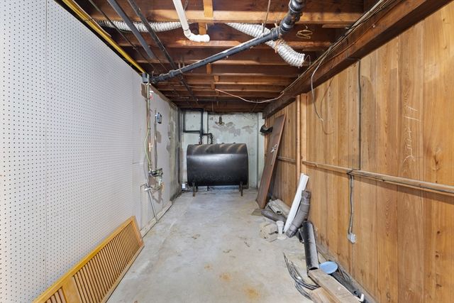 4 Crestwood Rd, Paxton, MA 01612