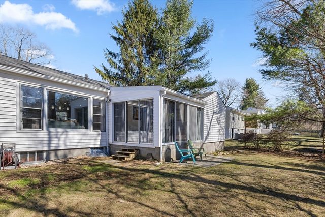 4 Crestwood Rd, Paxton, MA 01612