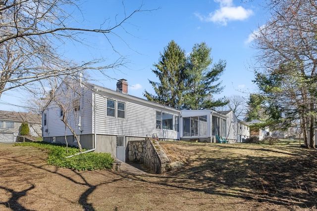 4 Crestwood Rd, Paxton, MA 01612